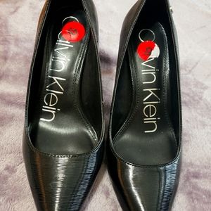 Brand new black classic pumps